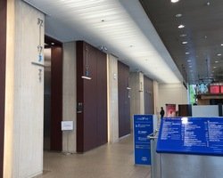 乗り場が2ヵ所ありますが、スターバックス前のエレベーターで5階までお上がりください。