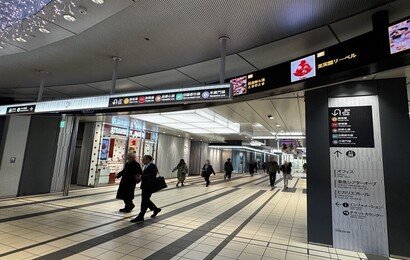 渋谷ヒカリエ2階に到着です。そのまま直進します。